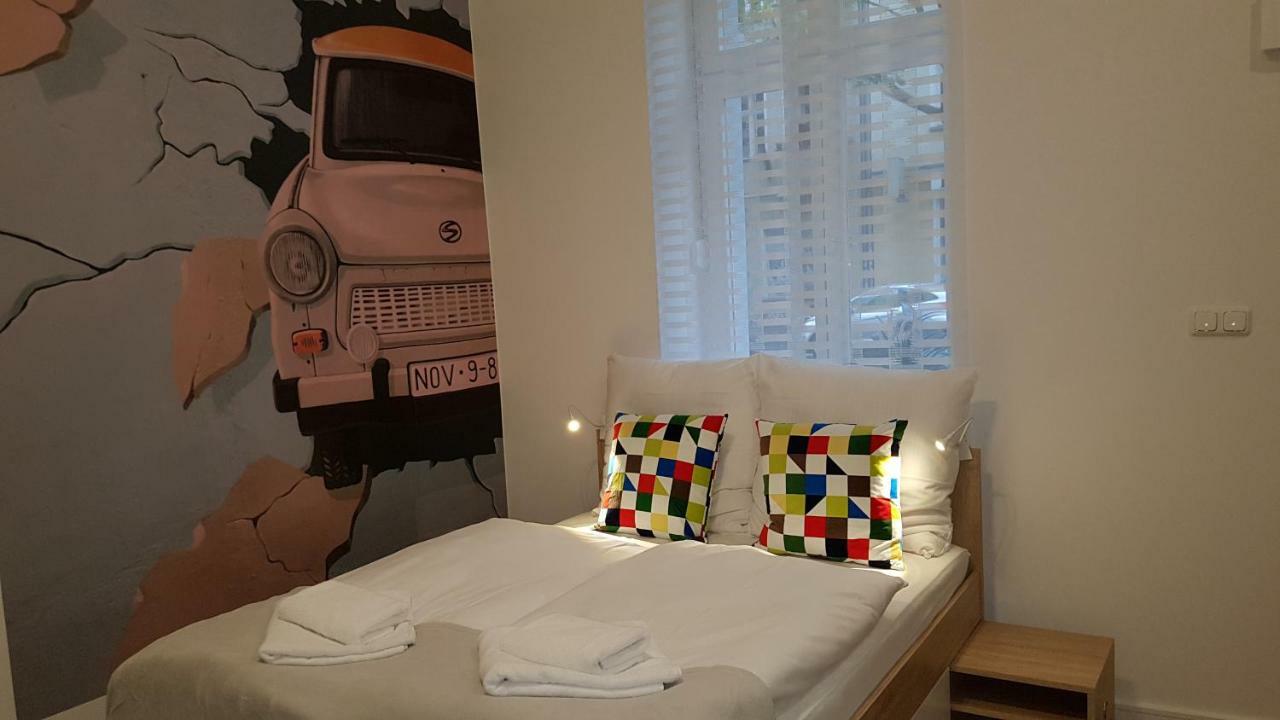 Studio Apartment For 3 Berlin Luaran gambar