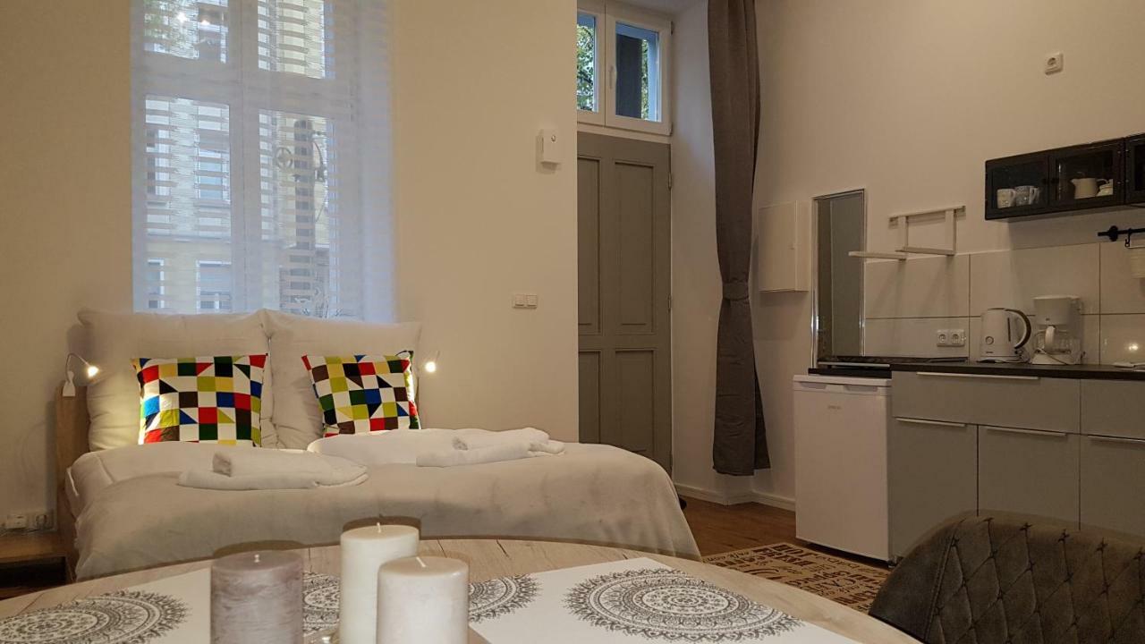 Studio Apartment For 3 Berlin Luaran gambar