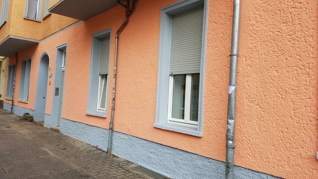 Studio Apartment For 3 Berlin Luaran gambar